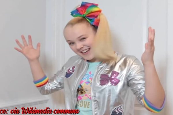 JoJo Siwa: Record Breaker and Polarizing Music Industry Icon