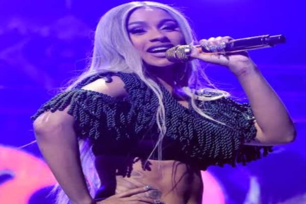 Cardi B’s Urgent Hospitalization Shocks Fans: Inside Her Medical Emergency and One Music Fest Cancellation