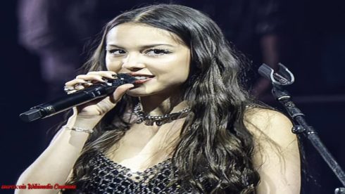 Olivia Rodrigo’s Hilarious Concert Blunder: Awkward Kiss Request Turns Viral in Sydney