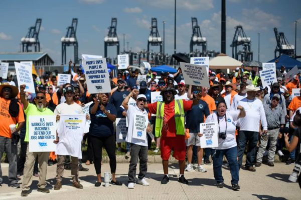 US Dockworkers Suspend Strike, Resume Operations Until January