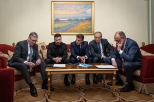 Putin Skips Ukraine Talks in Turkey as Russia Dismisses Trump Pressure, Mocks Zelenskyy