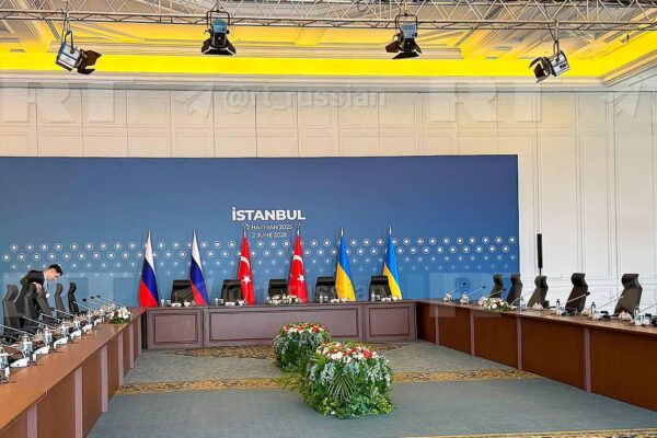 Russia and Ukraine Hold Peace Talks in Istanbul After Trading Overnight Attacks