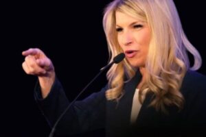 Rep. Brittany Pettersen Calls for Investigation Into Alleged Migrant Detention Conditions