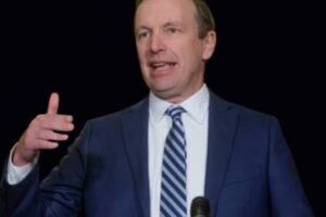 Chris Murphy Criticizes Trump’s Iran Strategy After Secret Briefing