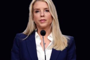 Karoline Leavitt Balances White House Pressure and New Motherhood