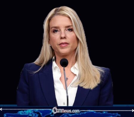 Karoline Leavitt Balances White House Pressure and New Motherhood