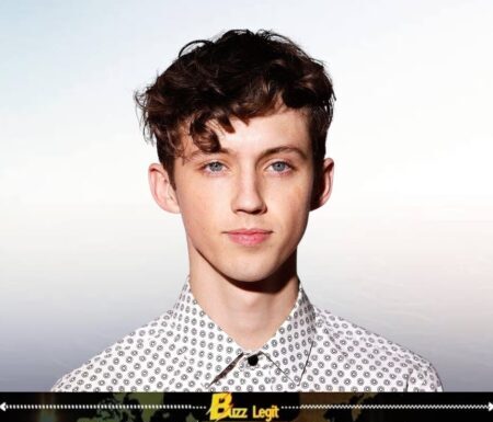Troye Sivan Connects With Fans During Elegant Swarovski In-Conversation Appearance