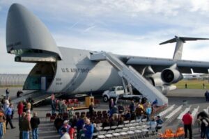 EARTHQUAKE DIPLOMACY: As Rubble Buries Venezuela, U.S. Military Races Against Time While Politics Waits for Its Turn