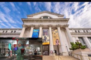 Trump Orders Warning Signs at Smithsonian, Declares History Needs a "Fact-Checked Chaperone"