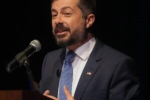 PETE BUTTIGIEG RETURNS TO SOUTH CAROLINA: THE 2028 POLITICAL “MAKE-UP TOUR” BEGINS AS BLACK VOTERS HOLD THE KEYS