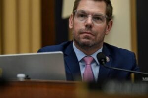 FBI RAID DRAMA: Eric Swalwell’s Digital Secrets Become Washington’s Latest Political Thunderstorm