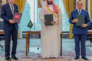 Hormuz Hostage Drama: Tehran Hands Washington a “Terms and Conditions” List Before Opening the World’s Oil Gateway