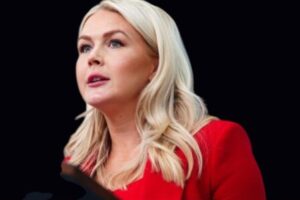 Karoline Leavitt Walks Away From White House Podium, Leaving Trump Without a Replacement as Midterms Loom