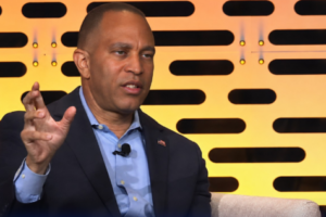 Hakeem Jeffries Takes Aim at Supreme Court, Calls for Citizens United Repeal as Democracy Debate Heats Up