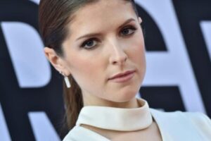 Anna Kendrick Is “Over the Moon” About Directing ‘The Seven Husbands of Evelyn Hugo’ — Says Her ‘Pitch Perfect’ Friends Are Basically the Avengers