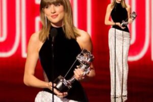 Taylor Swift Wins Video of the Year, Then Hands the Spotlight to Dolly Parton: “The Ultimate Showgirl” Gets Her VMA Tribute