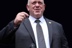 “IN AND OUT!” — Tom Homan Says ICE Is Breaking Arrest Records Before Activists Can React
