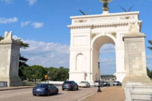 Trump's Triumphal Arch to Double as Fortified Sniper Nest, Because Nothing Says "250 Years of Freedom" Like a Rooftop Marksman